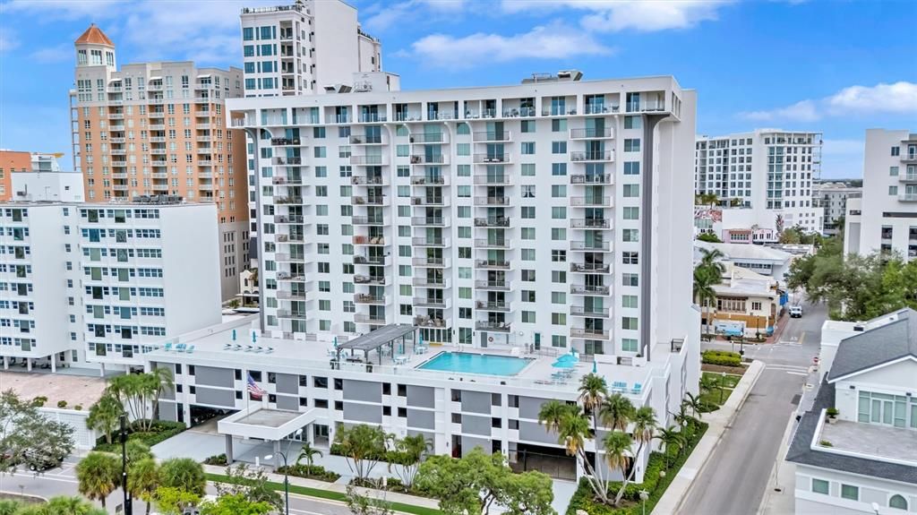 For Sale: $589,000 (2 beds, 2 baths, 1220 Square Feet)