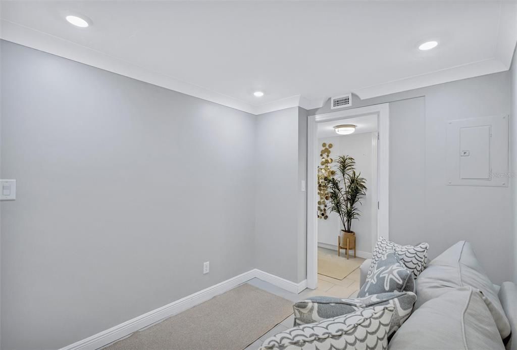 For Sale: $589,000 (2 beds, 2 baths, 1220 Square Feet)