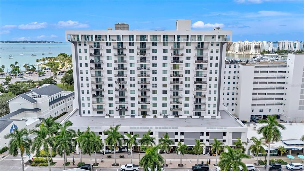 For Sale: $589,000 (2 beds, 2 baths, 1220 Square Feet)