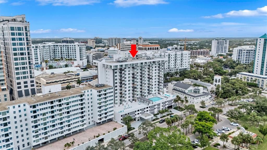 For Sale: $589,000 (2 beds, 2 baths, 1220 Square Feet)