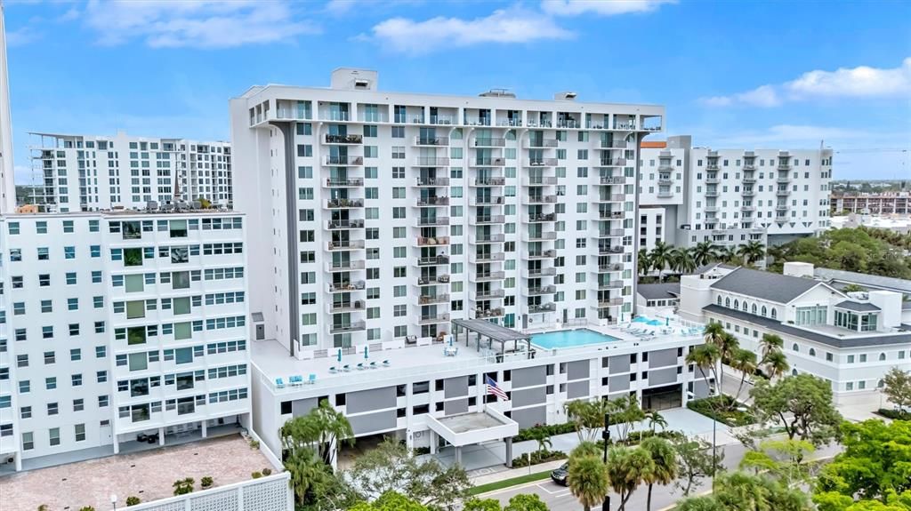 For Sale: $589,000 (2 beds, 2 baths, 1220 Square Feet)