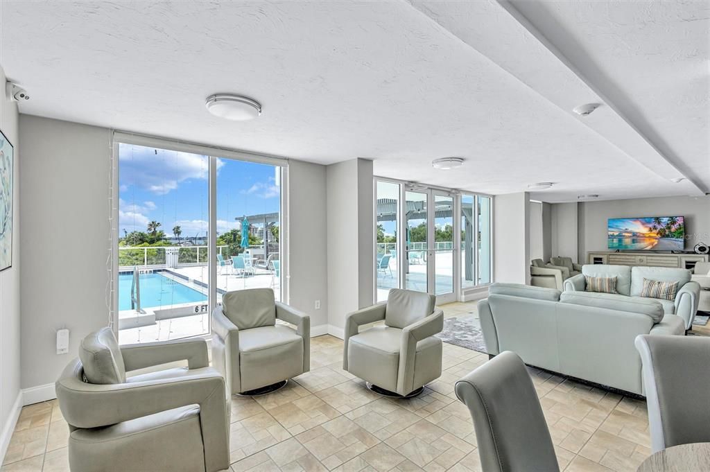 For Sale: $589,000 (2 beds, 2 baths, 1220 Square Feet)
