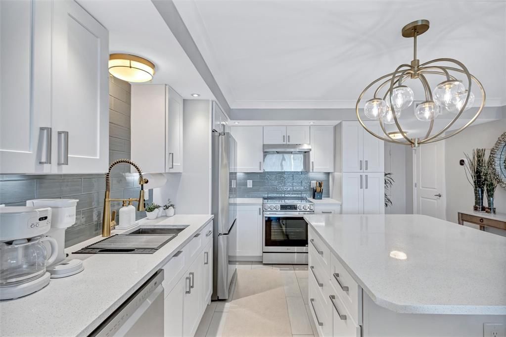 For Sale: $589,000 (2 beds, 2 baths, 1220 Square Feet)