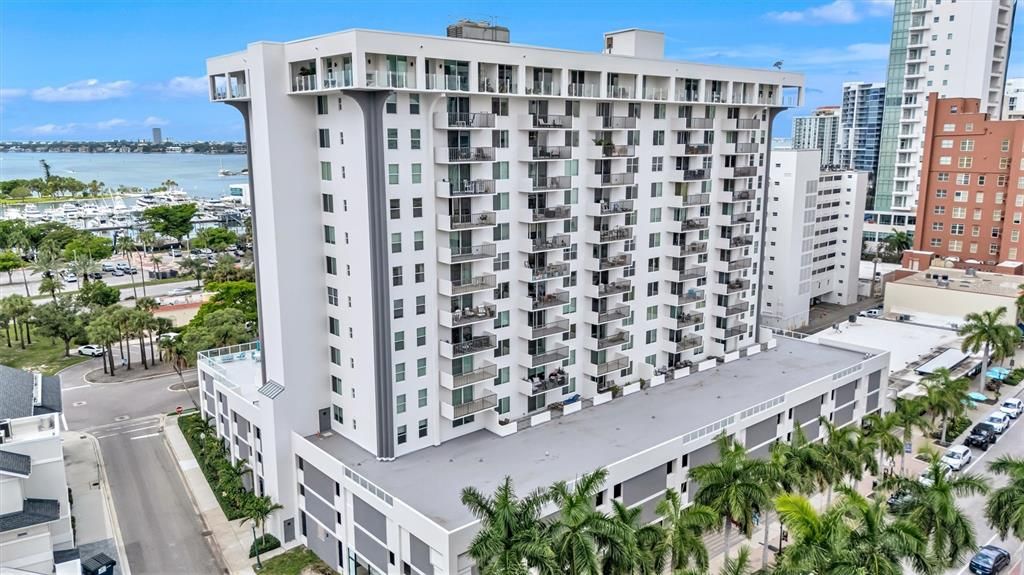 For Sale: $589,000 (2 beds, 2 baths, 1220 Square Feet)