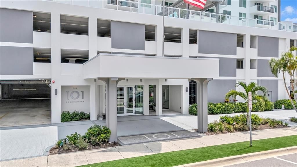 For Sale: $589,000 (2 beds, 2 baths, 1220 Square Feet)