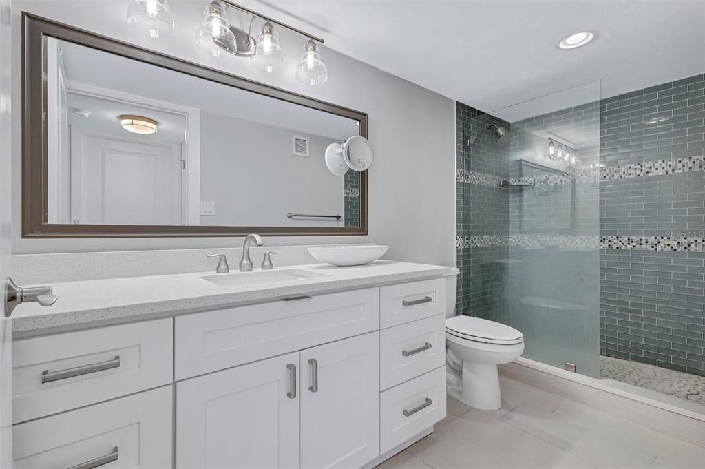 For Sale: $589,000 (2 beds, 2 baths, 1220 Square Feet)