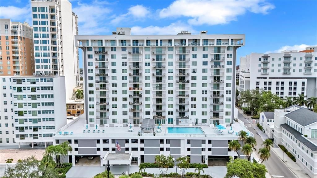 For Sale: $589,000 (2 beds, 2 baths, 1220 Square Feet)