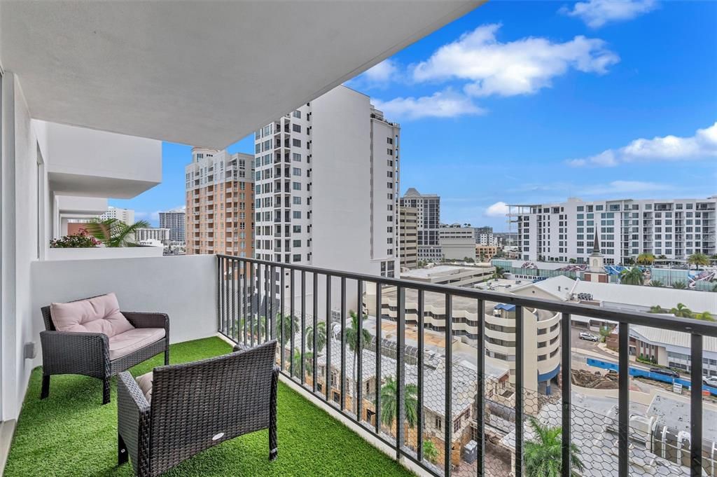 For Sale: $589,000 (2 beds, 2 baths, 1220 Square Feet)
