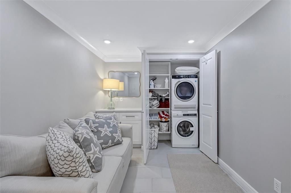 For Sale: $589,000 (2 beds, 2 baths, 1220 Square Feet)