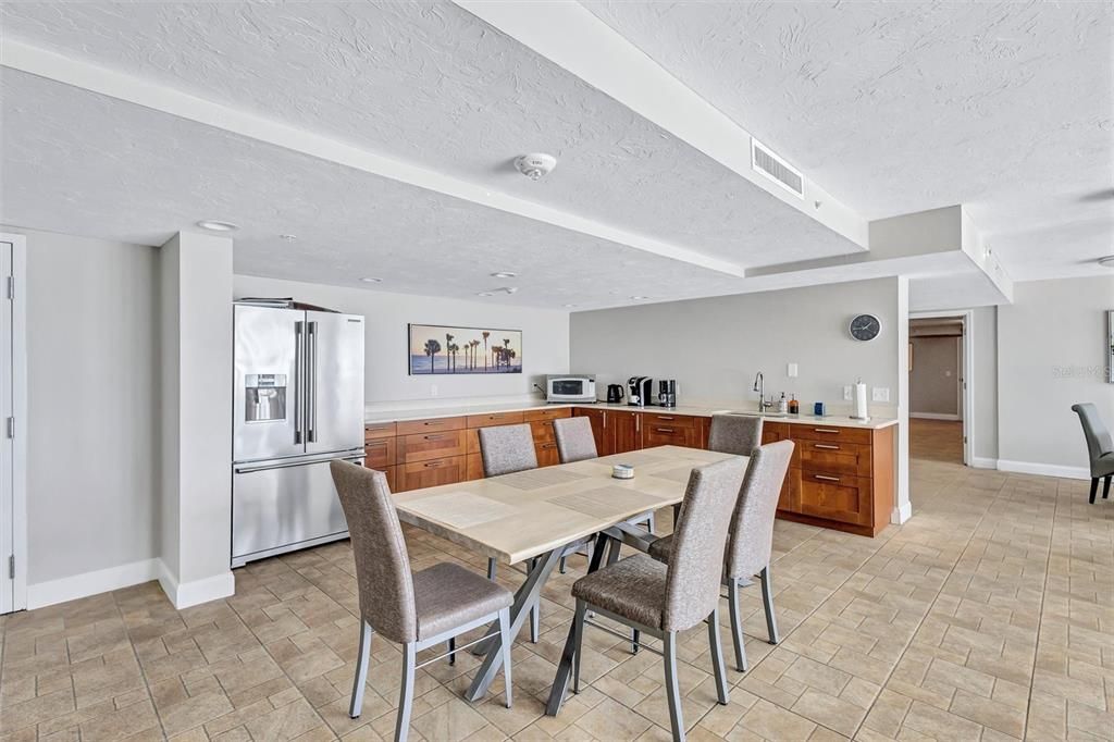 For Sale: $589,000 (2 beds, 2 baths, 1220 Square Feet)