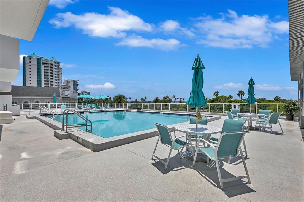 For Sale: $589,000 (2 beds, 2 baths, 1220 Square Feet)