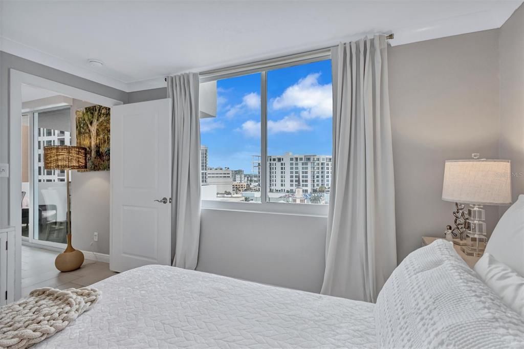 For Sale: $589,000 (2 beds, 2 baths, 1220 Square Feet)