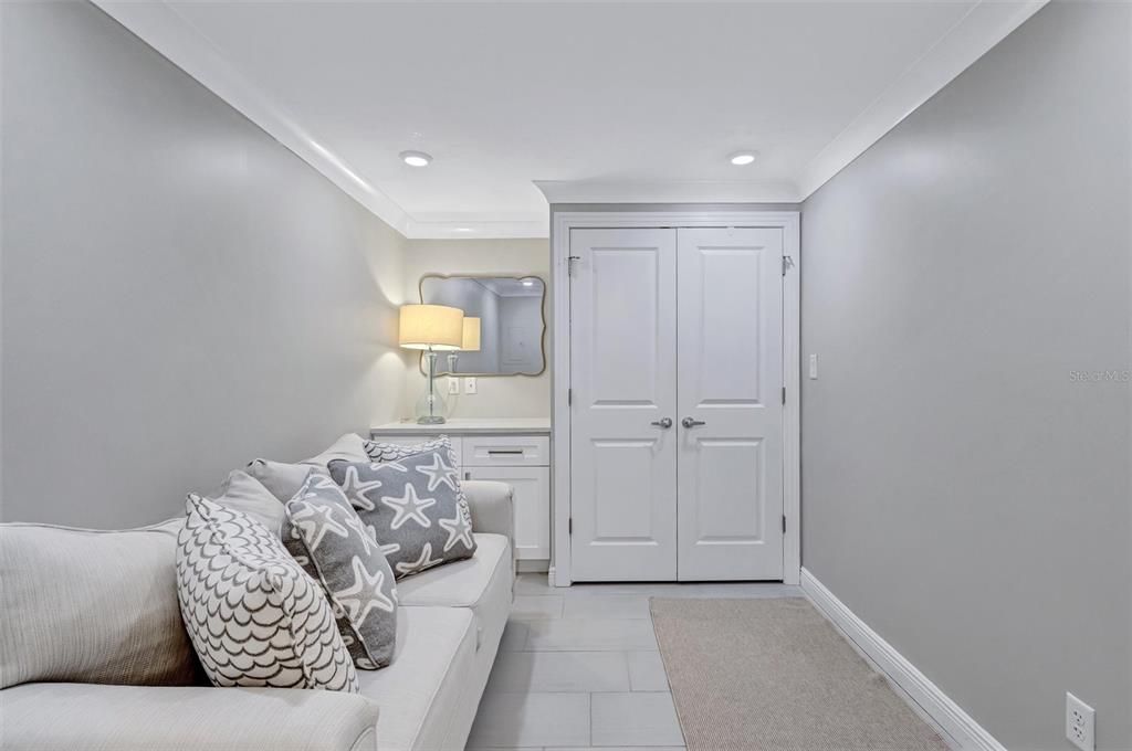 For Sale: $589,000 (2 beds, 2 baths, 1220 Square Feet)
