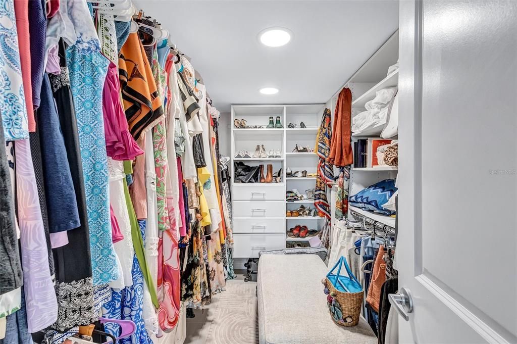 For Sale: $589,000 (2 beds, 2 baths, 1220 Square Feet)