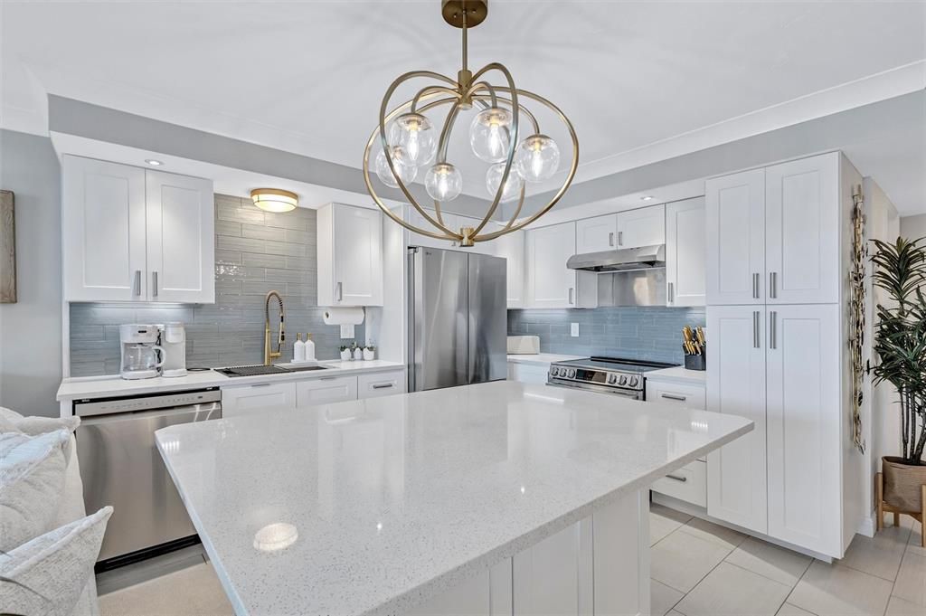 For Sale: $589,000 (2 beds, 2 baths, 1220 Square Feet)