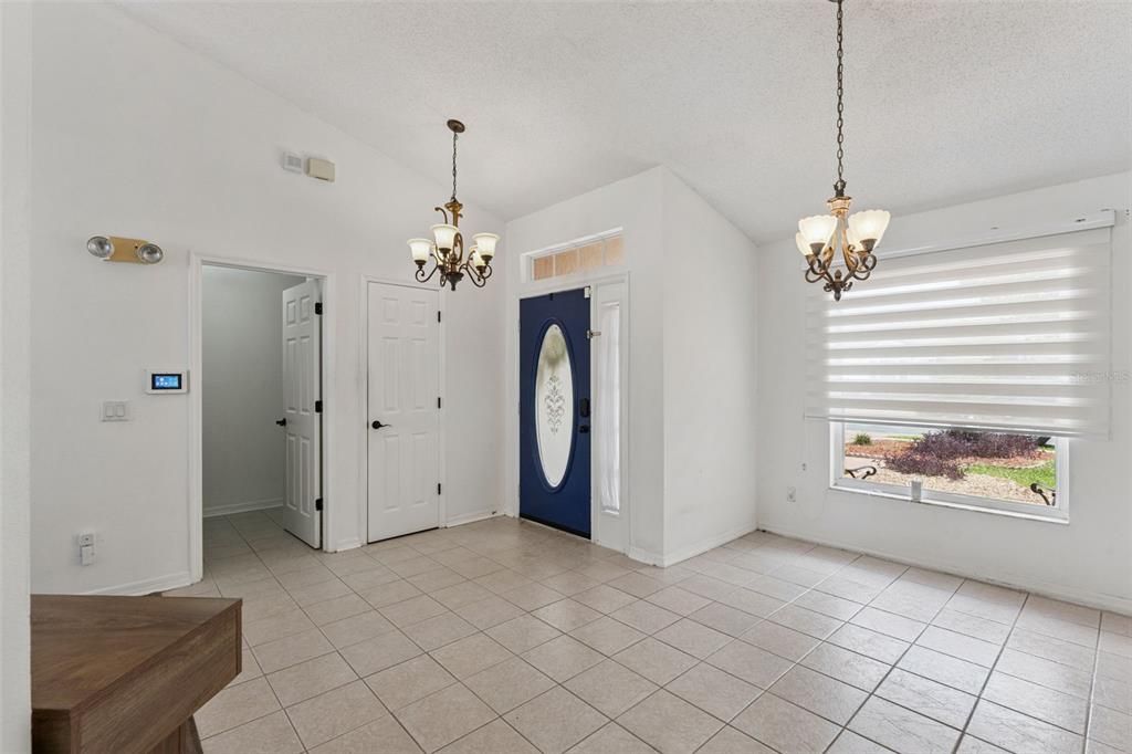 En Venta: $435,000 (4 camas, 2 baños, 2061 Pies cuadrados)