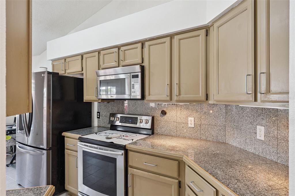 En Venta: $435,000 (4 camas, 2 baños, 2061 Pies cuadrados)