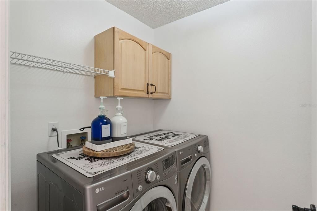En Venta: $435,000 (4 camas, 2 baños, 2061 Pies cuadrados)