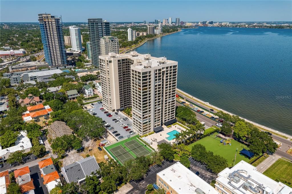 На продажу: $879,000 (3 спален, 3 ванн, 1996 Квадратных фут)