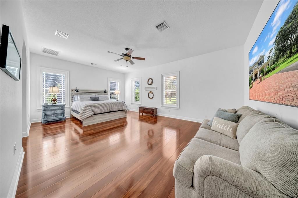 For Sale: $1,850,000 (5 beds, 4 baths, 5777 Square Feet)