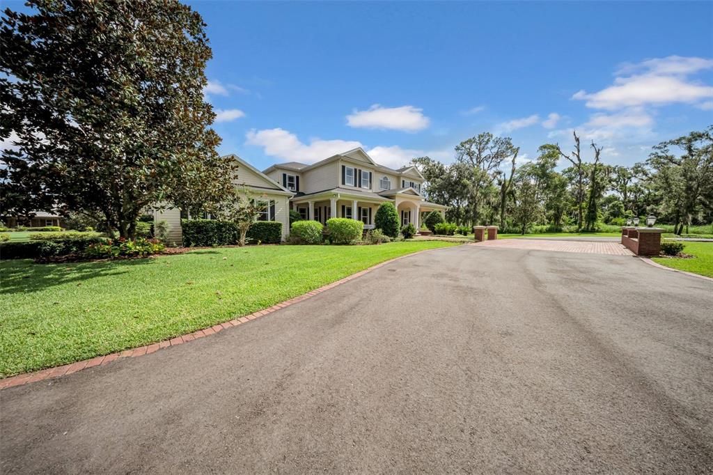 For Sale: $1,850,000 (5 beds, 4 baths, 5777 Square Feet)
