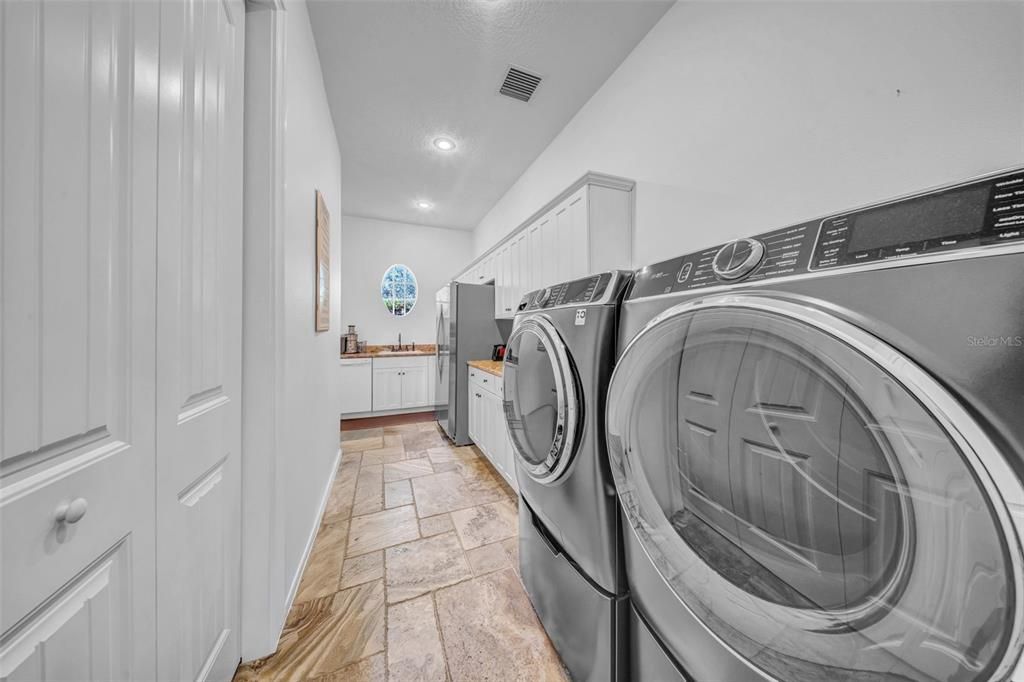 For Sale: $1,850,000 (5 beds, 4 baths, 5777 Square Feet)