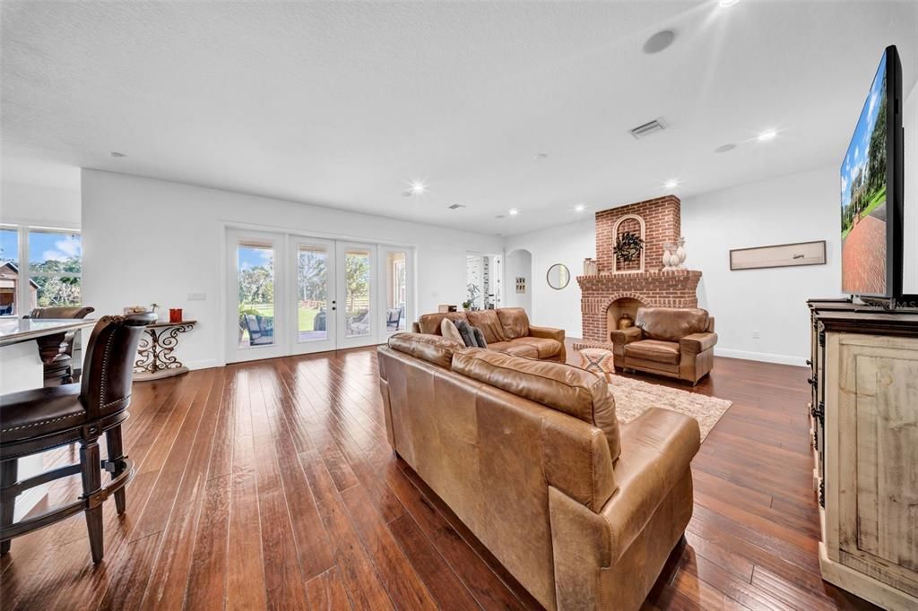 For Sale: $1,850,000 (5 beds, 4 baths, 5777 Square Feet)