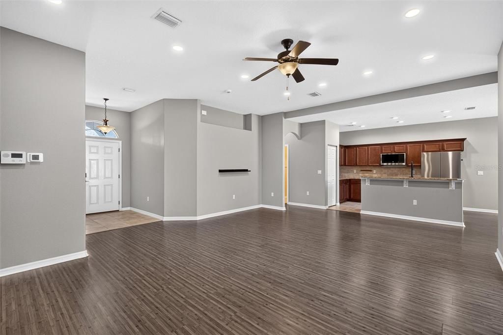 For Sale: $320,000 (3 beds, 2 baths, 1795 Square Feet)