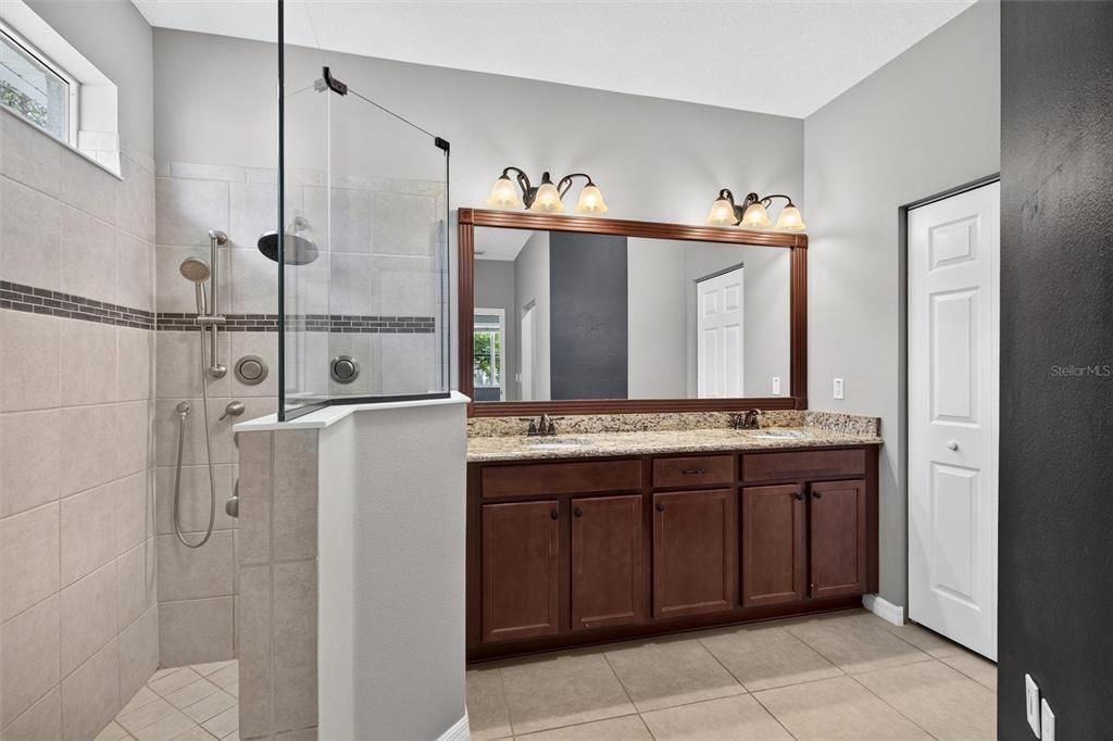 For Sale: $320,000 (3 beds, 2 baths, 1795 Square Feet)