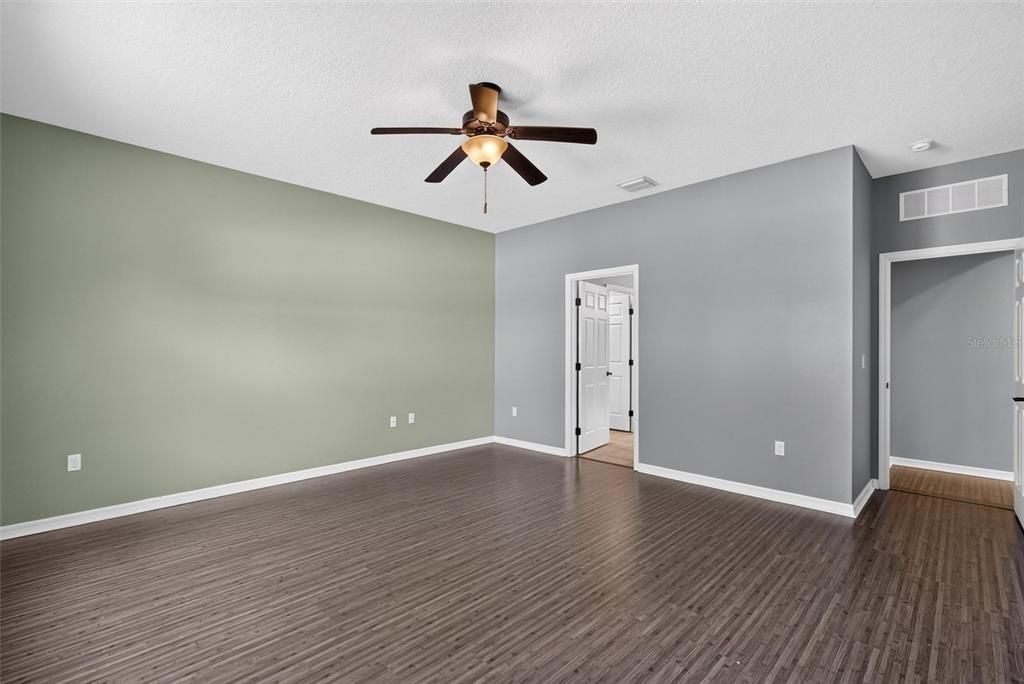 For Sale: $320,000 (3 beds, 2 baths, 1795 Square Feet)