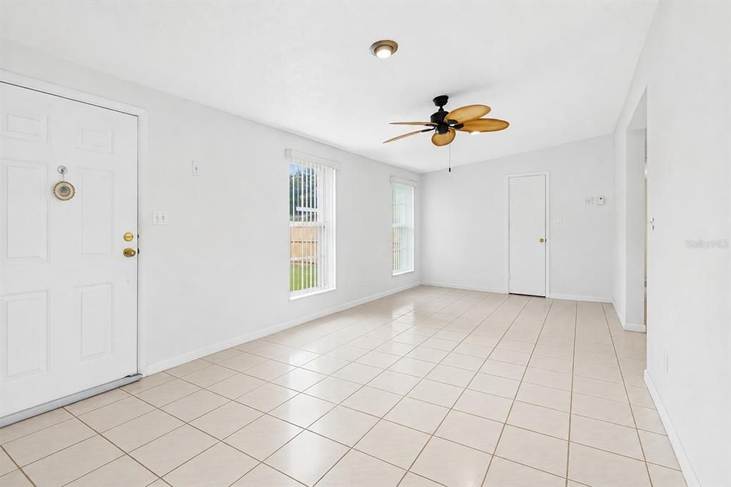 For Sale: $349,900 (3 beds, 2 baths, 1176 Square Feet)