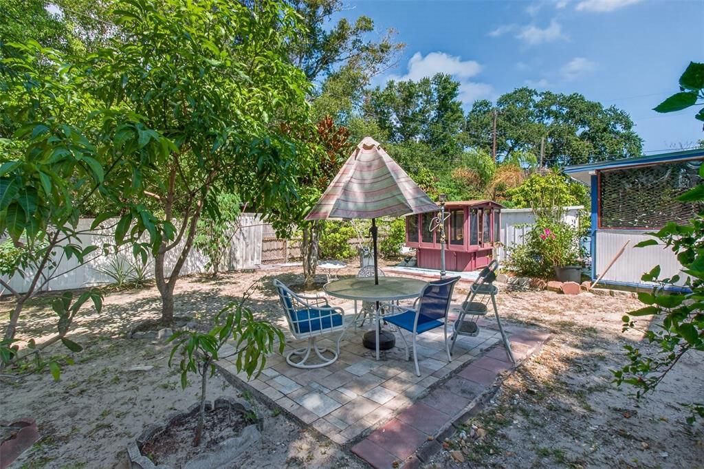 For Sale: $349,900 (3 beds, 2 baths, 1176 Square Feet)