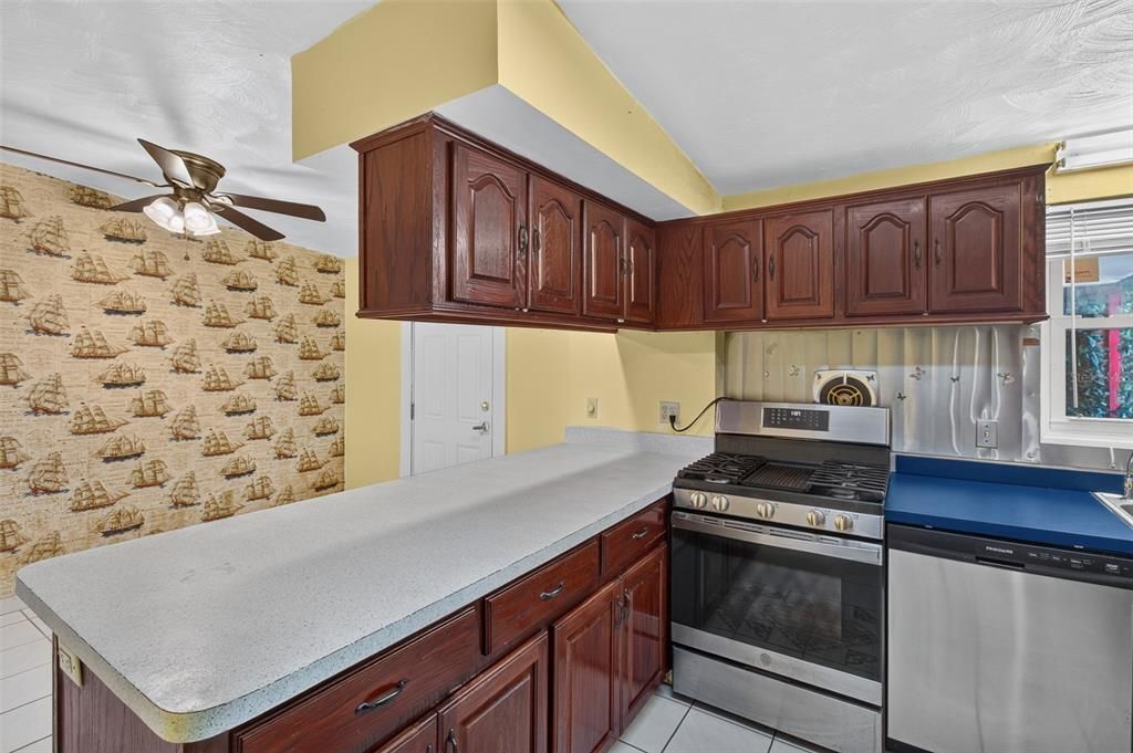 For Sale: $349,900 (3 beds, 2 baths, 1176 Square Feet)