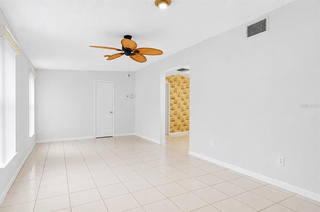 For Sale: $349,900 (3 beds, 2 baths, 1176 Square Feet)