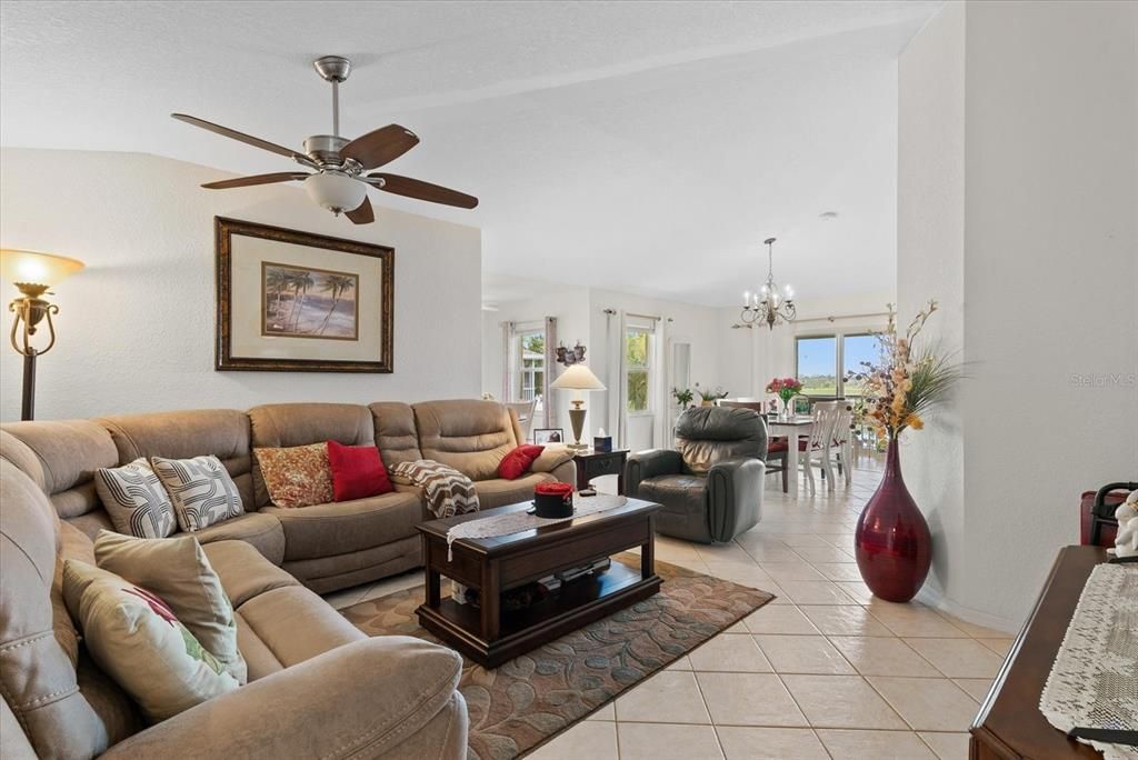 For Sale: $189,000 (2 beds, 2 baths, 1313 Square Feet)