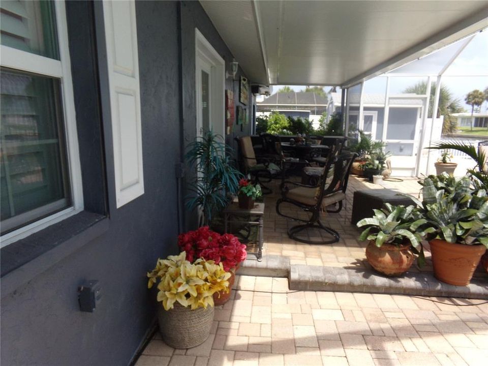 For Sale: $1,200,000 (4 beds, 2 baths, 2320 Square Feet)
