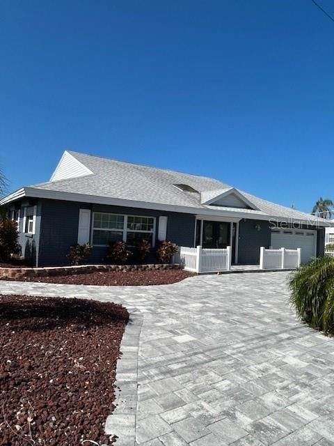 For Sale: $1,200,000 (4 beds, 2 baths, 2320 Square Feet)