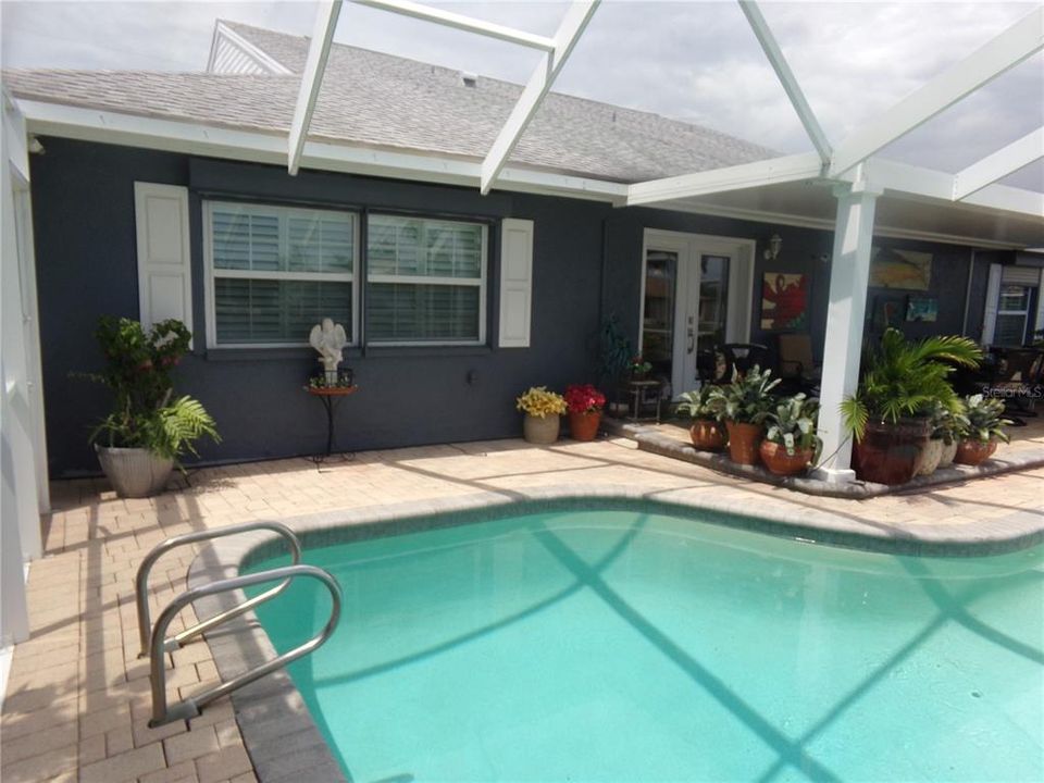 For Sale: $1,200,000 (4 beds, 2 baths, 2320 Square Feet)