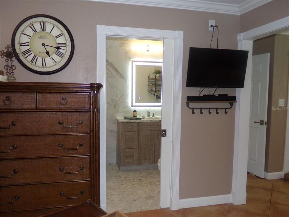 For Sale: $1,200,000 (4 beds, 2 baths, 2320 Square Feet)