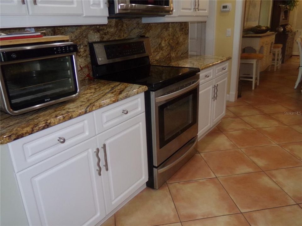 For Sale: $1,200,000 (4 beds, 2 baths, 2320 Square Feet)