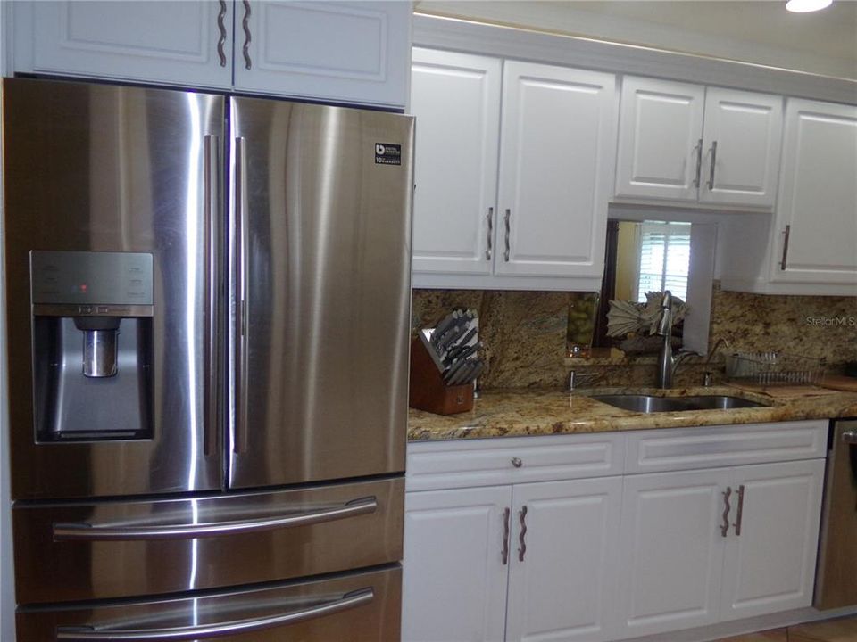 For Sale: $1,200,000 (4 beds, 2 baths, 2320 Square Feet)