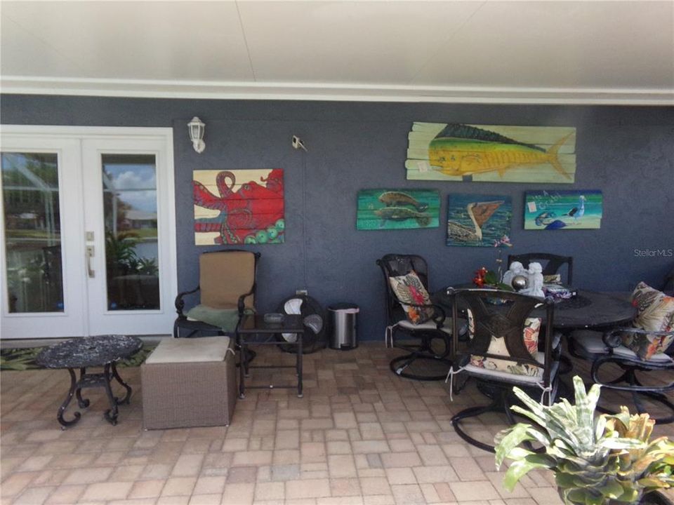 For Sale: $1,200,000 (4 beds, 2 baths, 2320 Square Feet)
