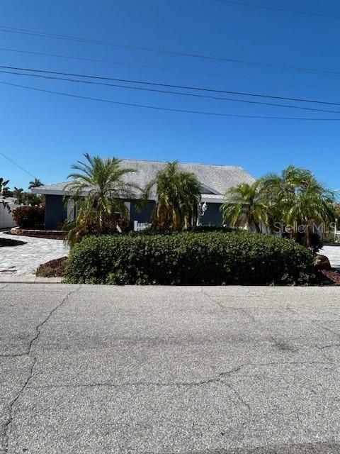 For Sale: $1,200,000 (4 beds, 2 baths, 2320 Square Feet)