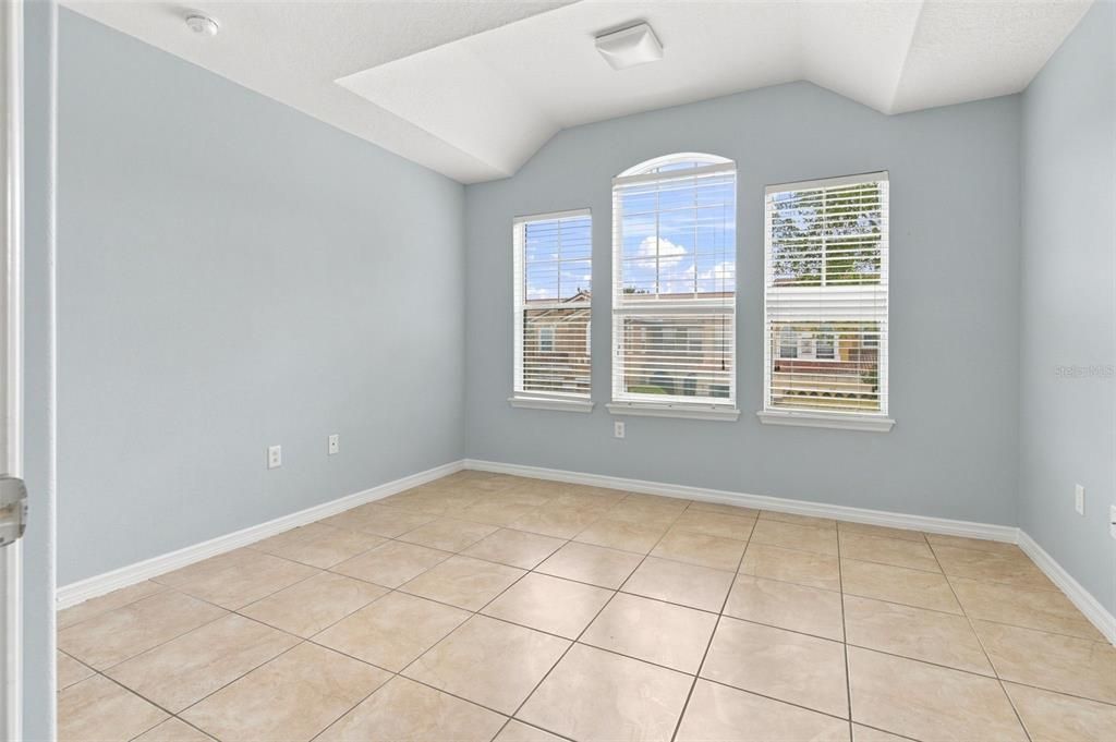 For Rent: $2,650 (3 beds, 2 baths, 1733 Square Feet)