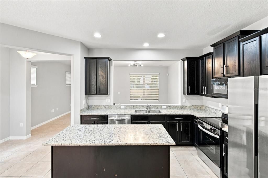 For Rent: $2,650 (3 beds, 2 baths, 1733 Square Feet)