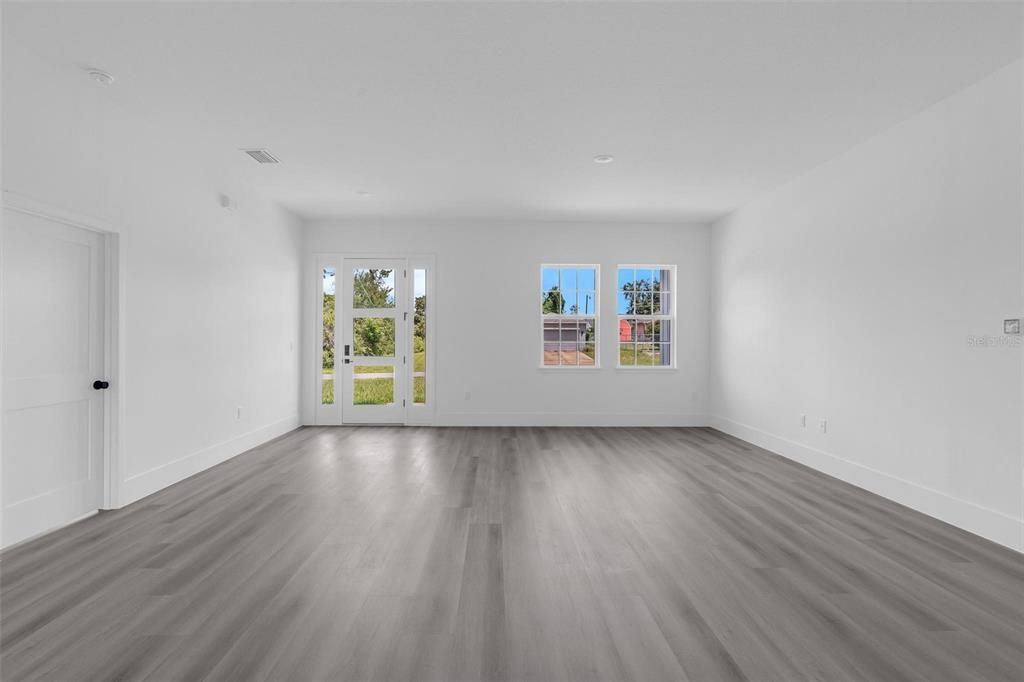 For Sale: $334,900 (4 beds, 2 baths, 2040 Square Feet)