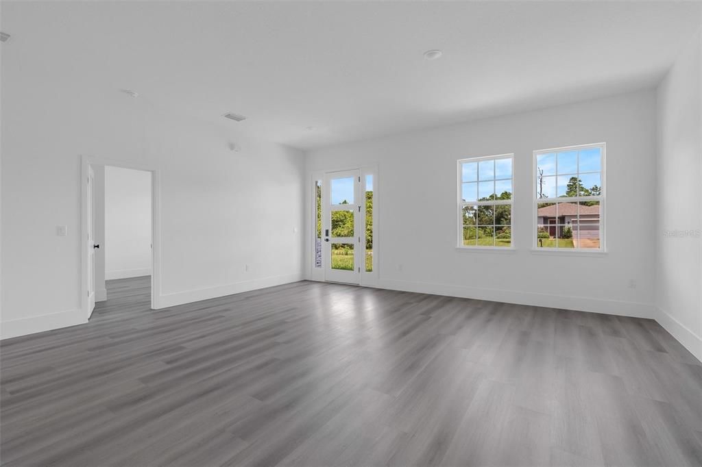 For Sale: $334,900 (4 beds, 2 baths, 2040 Square Feet)