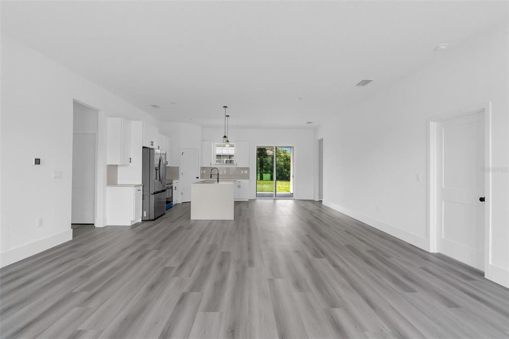 For Sale: $334,900 (4 beds, 2 baths, 2040 Square Feet)
