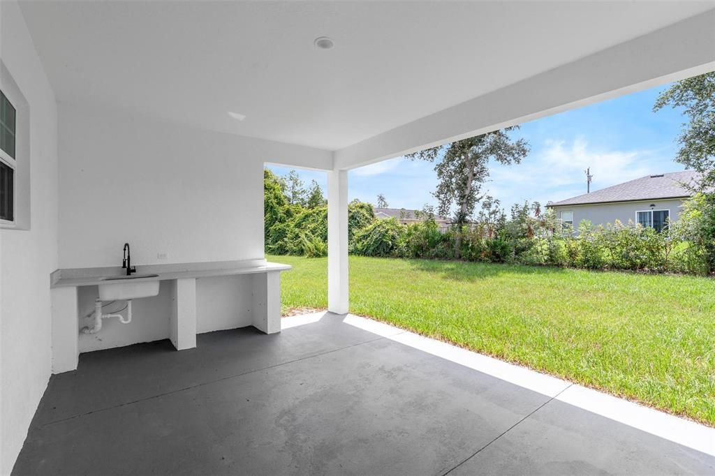 For Sale: $334,900 (4 beds, 2 baths, 2040 Square Feet)