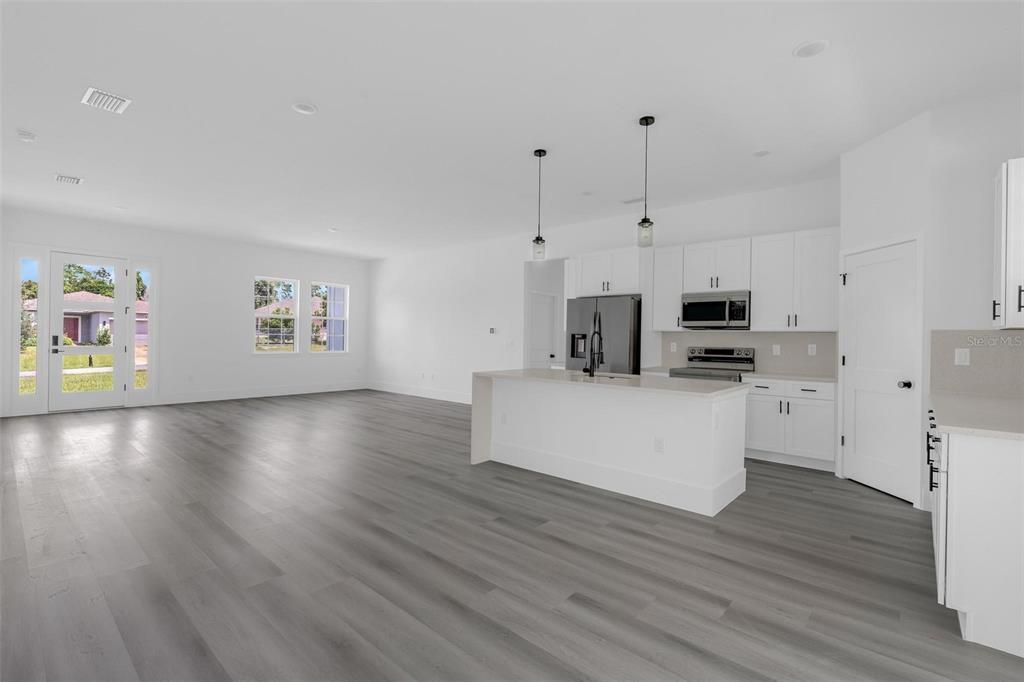 For Sale: $334,900 (4 beds, 2 baths, 2040 Square Feet)
